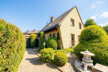 Hauptbild Freistehendes Einfamilienhaus mit großem Garten und Baugrundstück
